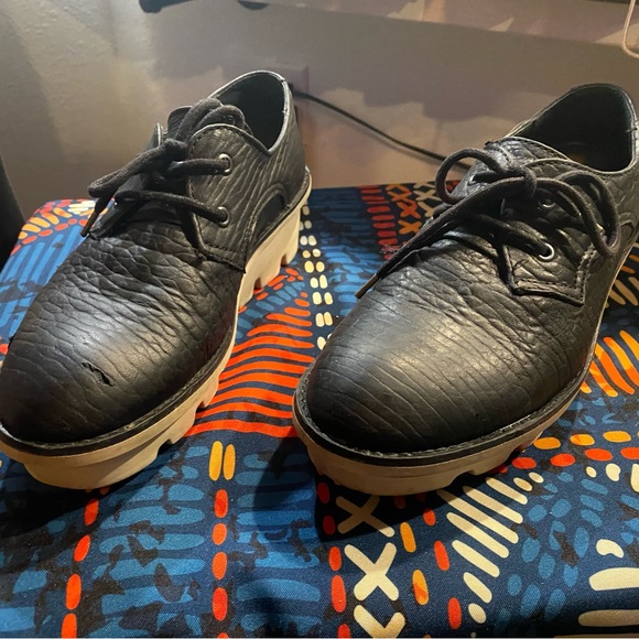 Fluevogs🥳 - Picture 3 of 5